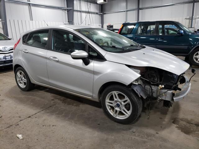 3FADP4EJ3HM113204 - 2017 FORD FIESTA SE SILVER photo 4