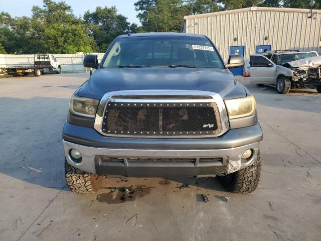 5TFRM5F13AX003282 - 2010 TOYOTA TUNDRA DOUBLE CAB SR5 GRAY photo 5