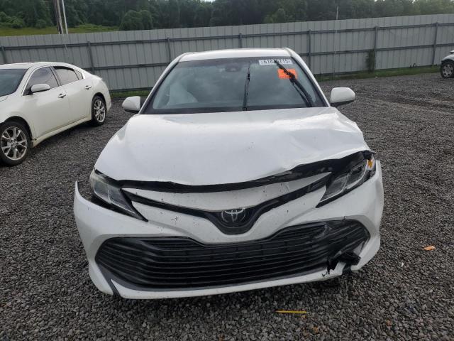 4T1B11HK1KU756185 - 2019 TOYOTA CAMRY L WHITE photo 5