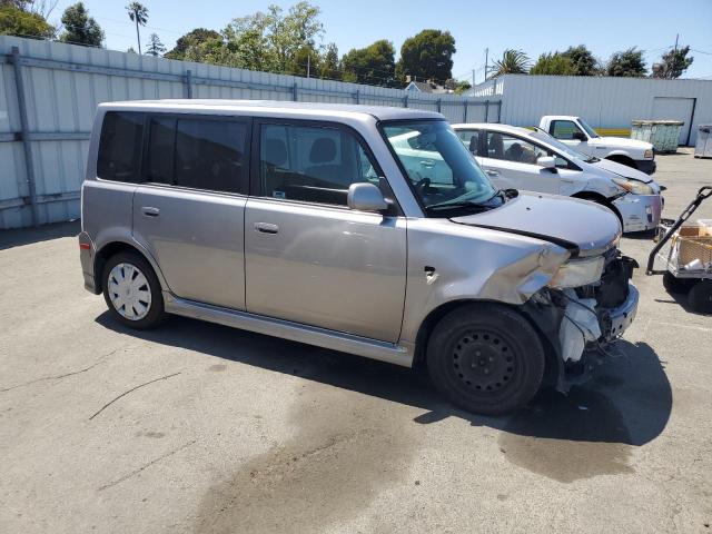 JTLKT324764095616 - 2006 TOYOTA SCION XB SILVER photo 4