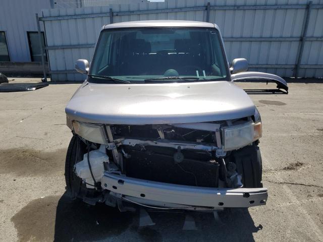 JTLKT324764095616 - 2006 TOYOTA SCION XB SILVER photo 5