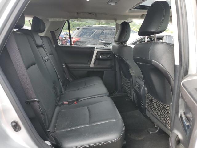 JTEBU5JR6G5381370 - 2016 TOYOTA 4RUNNER SR5/SR5 PREMIUM 银色 照片 11