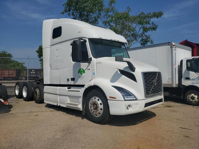 2020 VOLVO VNR, null