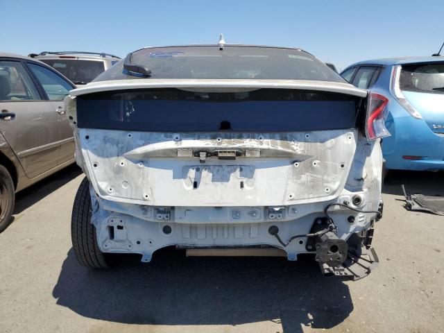 JTDKARFU3J3055403 - 2018 TOYOTA PRIUS WHITE photo 6