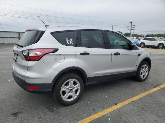 1FMCU0F75JUD21351 - 2018 FORD ESCAPE S Argent photo 3