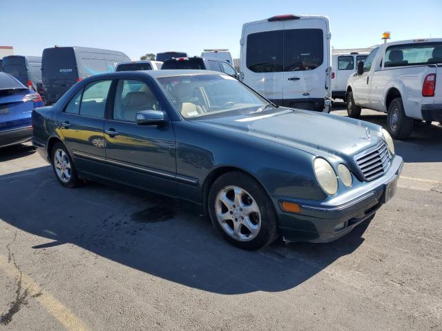 WDBJF65J22B449712 - 2002 MERCEDES-BENZ E 320 GREEN photo 4