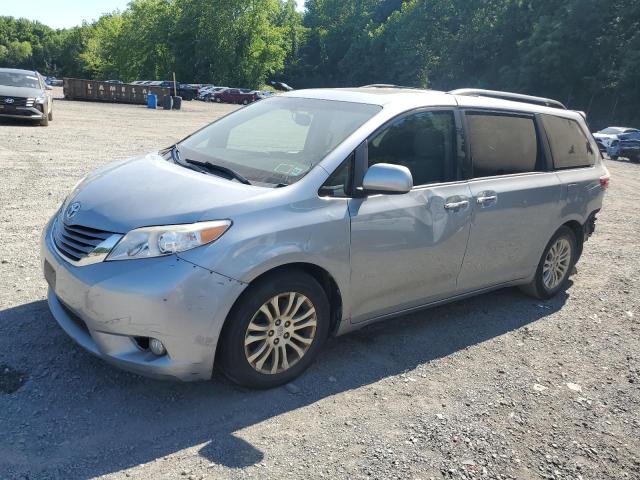 2016 TOYOTA SIENNA XLE, null