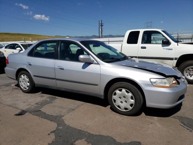 1HGCG5643XA031684 - 1999 HONDA ACCORD LX SILVER photo 4