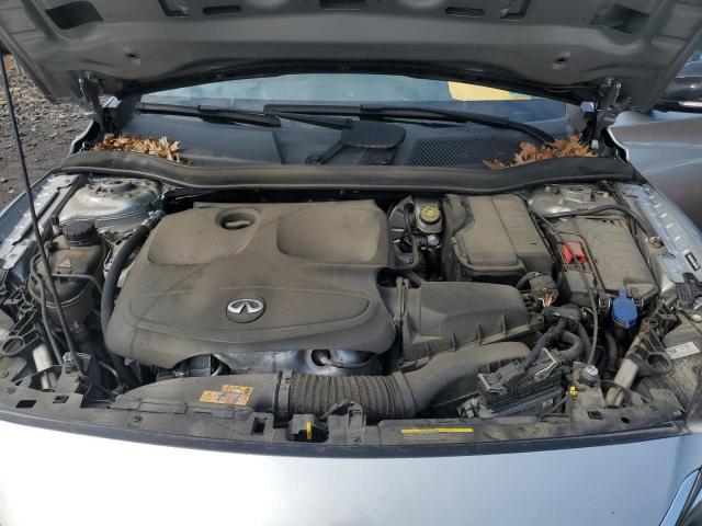 SJKCH5CRXJA054704 - 2018 INFINITI QX30 BASE Silber Foto 12