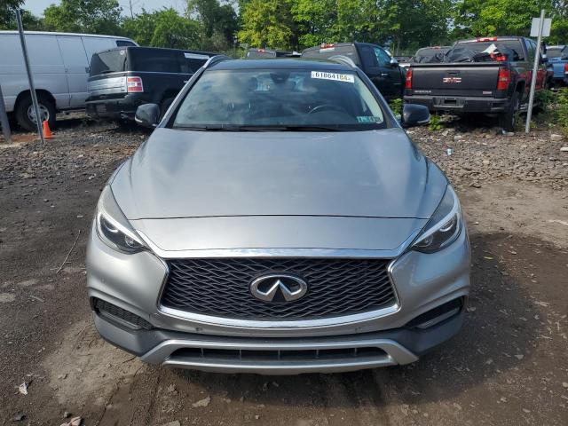 SJKCH5CRXJA054704 - 2018 INFINITI QX30 BASE Silber Foto 5