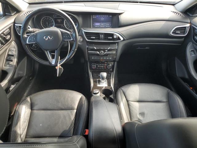 SJKCH5CRXJA054704 - 2018 INFINITI QX30 BASE Silber Foto 8