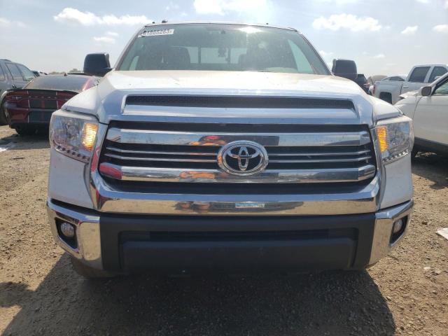 5TFUW5F18GX499029 - 2016 TOYOTA TUNDRA DOUBLE CAB SR/SR5 WHITE photo 5