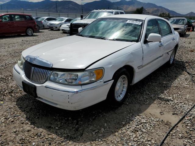 1LNHM81W21Y706717 - 2001 LINCOLN TOWN CAR EXECUTIVE WHITE photo 1