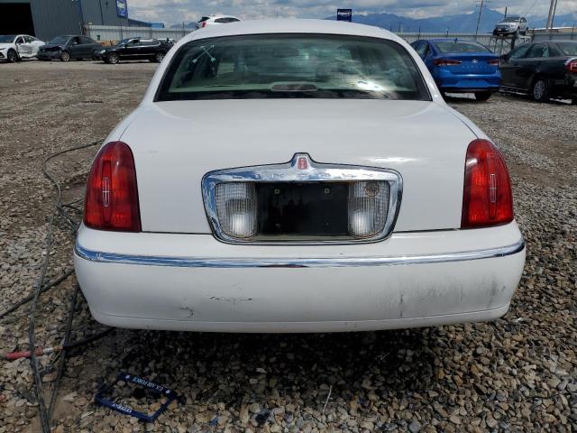 1LNHM81W21Y706717 - 2001 LINCOLN TOWN CAR EXECUTIVE WHITE photo 6