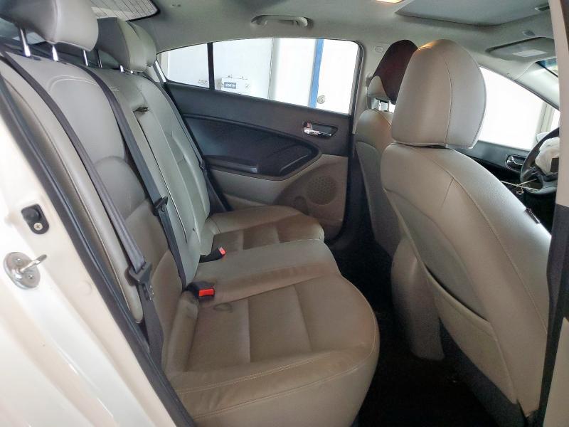 KNAFZ4A83G5505035 - 2016 KIA FORTE EX WHITE photo 10