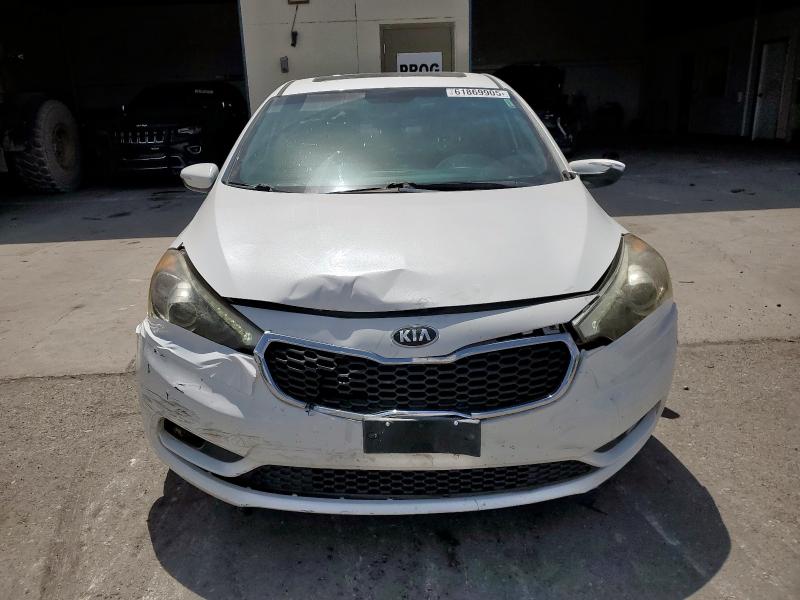 KNAFZ4A83G5505035 - 2016 KIA FORTE EX WHITE photo 5