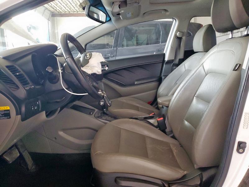 KNAFZ4A83G5505035 - 2016 KIA FORTE EX WHITE photo 7