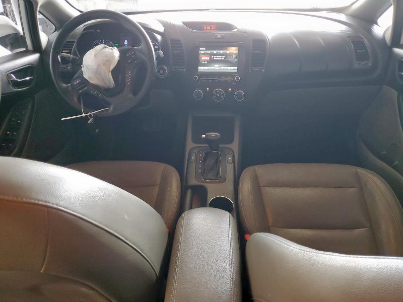 KNAFZ4A83G5505035 - 2016 KIA FORTE EX WHITE photo 8