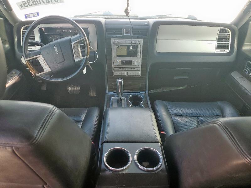 5LMJJ2H58AEJ00180 - 2010 LINCOLN NAVIGATOR BLACK photo 8