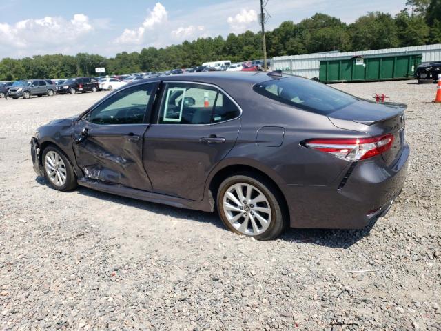 4T1G11AK3LU355576 - 2020 TOYOTA CAMRY SE GRAY photo 2