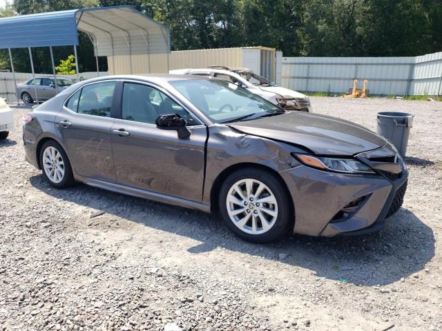 4T1G11AK3LU355576 - 2020 TOYOTA CAMRY SE GRAY photo 4