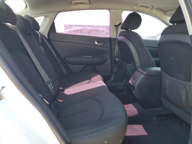 KNAGT4L30J5199071 - 2018 KIA OPTIMA LX თეთრი ფოტო 10