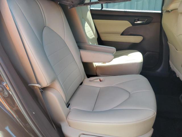 5TDGZRAH4MS080595 - 2021 TOYOTA HIGHLANDER XLE BROWN photo 11