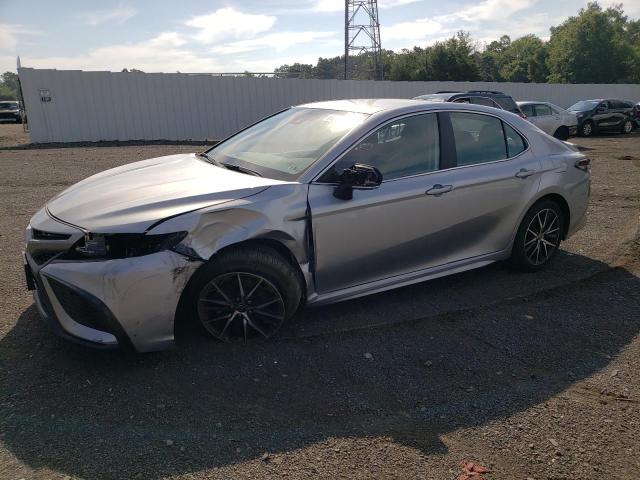 4T1G11AK4RU882860 - 2024 TOYOTA CAMRY SE NIGHT SHADE SILVER photo 1