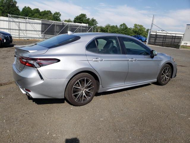 4T1G11AK4RU882860 - 2024 TOYOTA CAMRY SE NIGHT SHADE SILVER photo 3