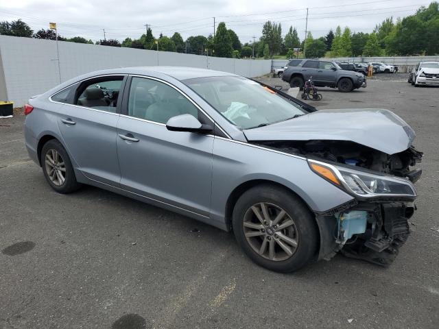 5NPE24AF6HH493773 - 2017 HYUNDAI SONATA SE SILVER photo 4