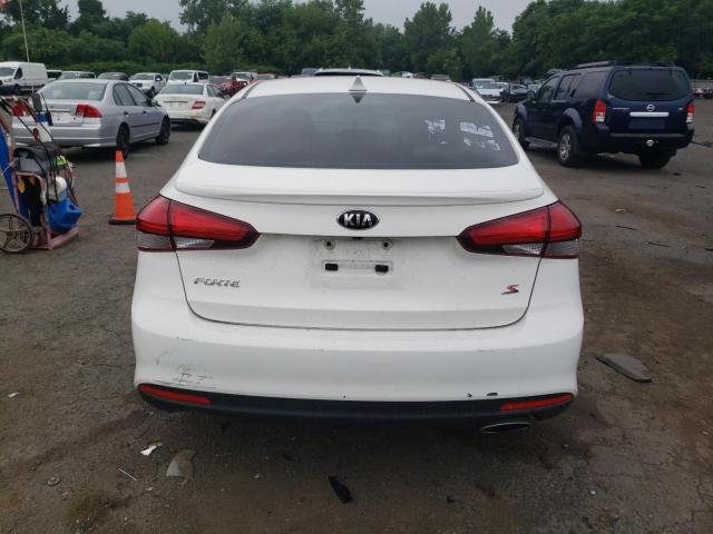 3KPFL4A7XJE198261 - 2018 KIA FORTE LX WHITE photo 6