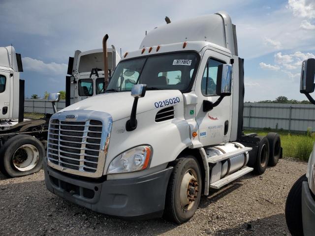 3AKJGBDV0GDHC6029 - 2016 FREIGHTLINER CASCADIA 1 WHITE photo 2