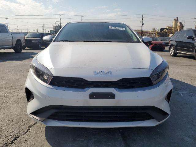 3KPF24AD7PE675729 - 2023 KIA FORTE LX WHITE photo 5