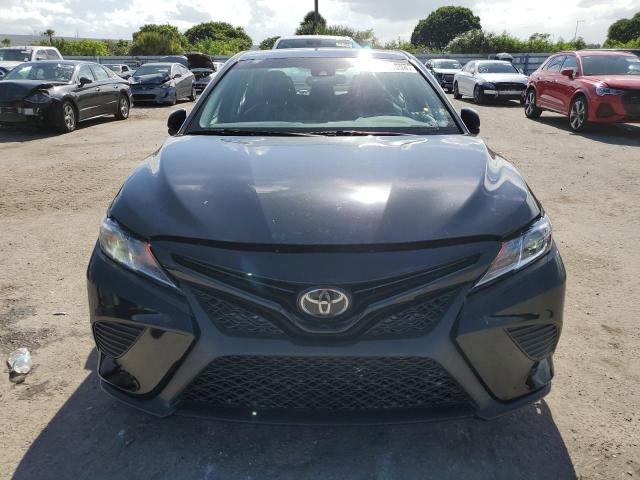 4T1B11HK5JU608281 - 2018 TOYOTA CAMRY L BLACK photo 5