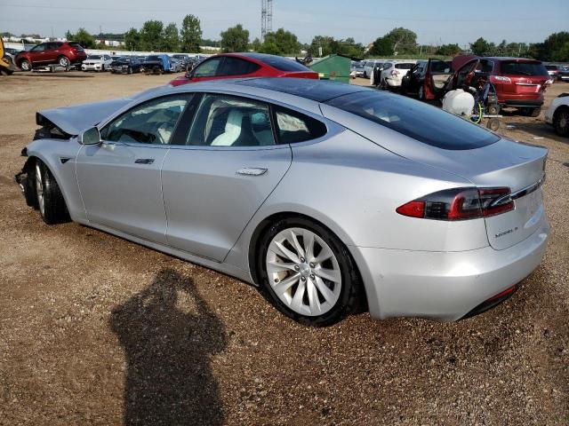 5YJSA1E21JF245317 - 2018 TESLA MODEL S Արծաթագույն լուսանկար 2
