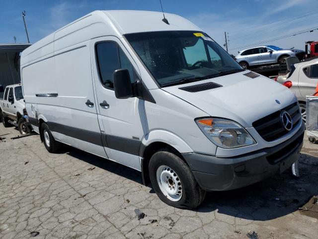 WD3PE8CB3B5601883 - 2011 MERCEDES-BENZ SPRINTER 2500 WHITE photo 4