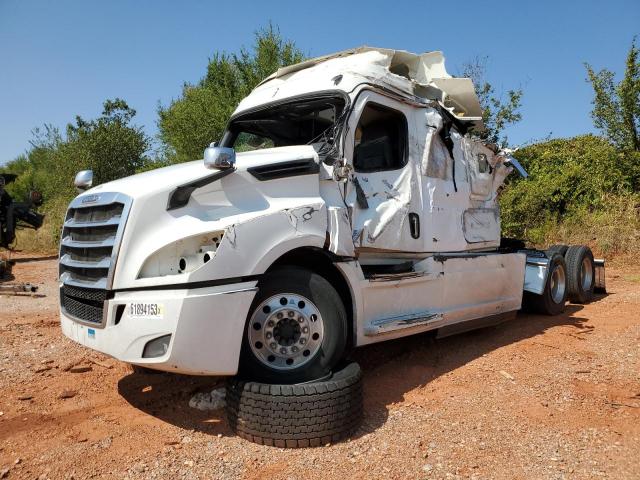 1FUJHHDR1KLKP4726 - 2019 FREIGHTLINER CASCADIA 1 WHITE photo 2