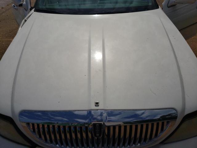 1LNHM81W53Y636892 - 2003 LINCOLN TOWN CAR EXECUTIVE WHITE photo 11