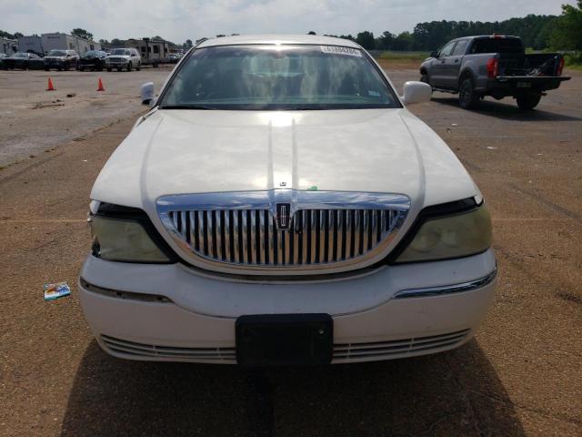 1LNHM81W53Y636892 - 2003 LINCOLN TOWN CAR EXECUTIVE WHITE photo 5