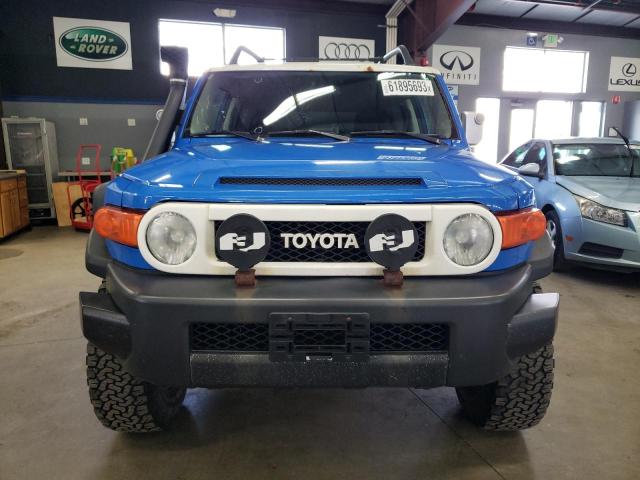 JTEBU11F270089582 - 2007 TOYOTA FJ CRUISER BLUE photo 5