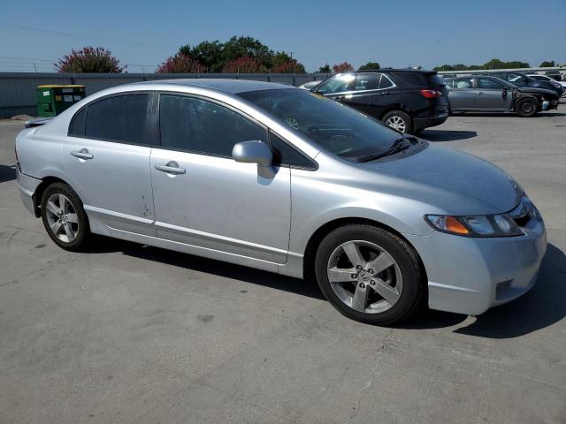 19XFA1F68AE041641 - 2010 HONDA CIVIC LX-S Argent photo 4