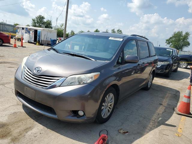 2013 TOYOTA SIENNA XLE, 