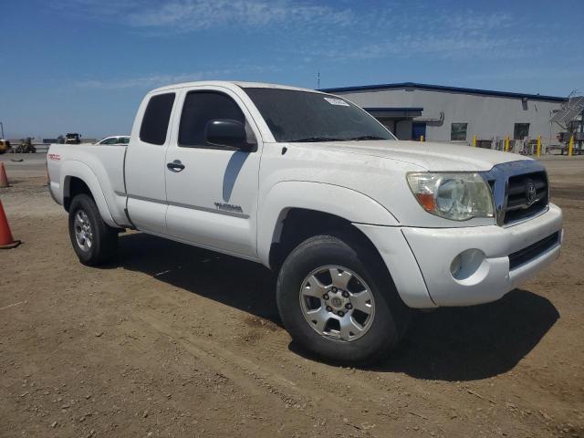 5TETU62N66Z213749 - 2006 TOYOTA TACOMA PRERUNNER ACCESS CAB WHITE photo 4