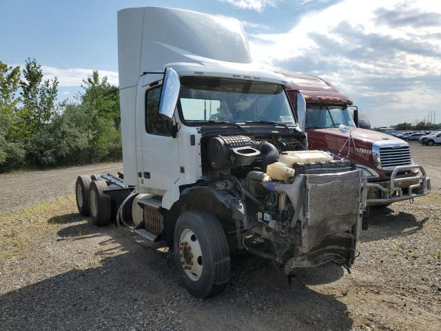 2016 VOLVO VN VNL, 