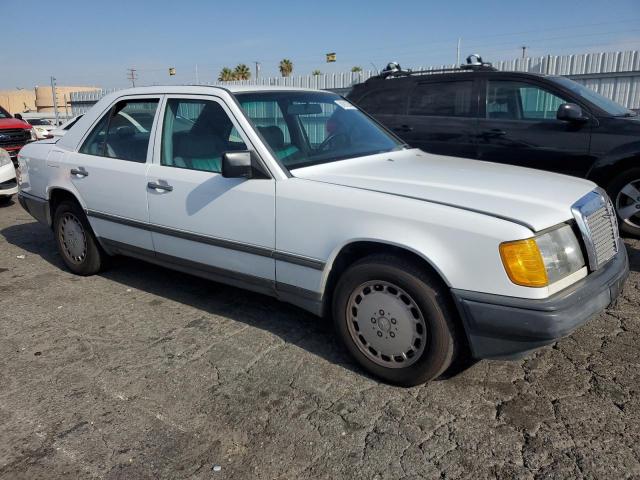 WDBEA30DXGA269701 - 1986 MERCEDES-BENZ 300 E WHITE photo 4