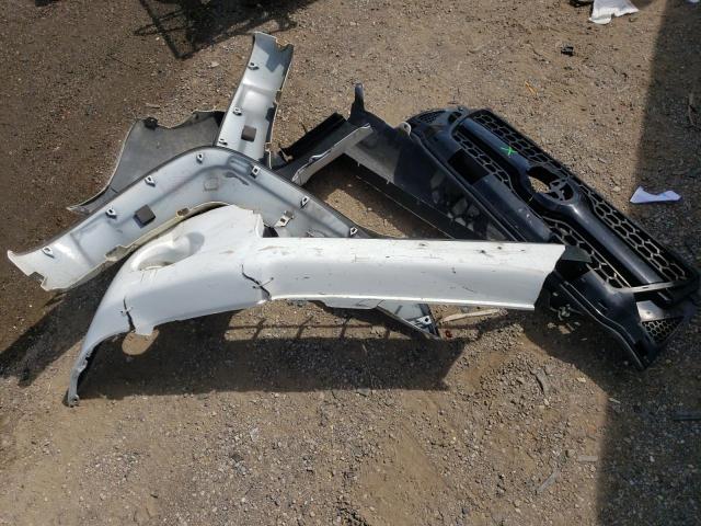 5TFJU4GN4BX007643 - 2011 TOYOTA TACOMA DOUBLE CAB PRERUNNER WHITE photo 12