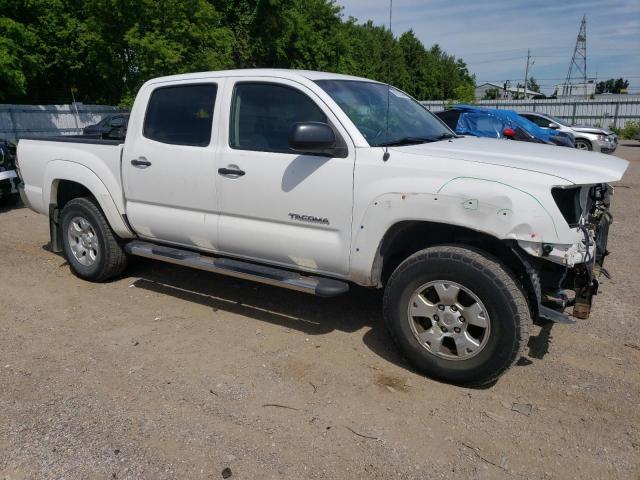 5TFJU4GN4BX007643 - 2011 TOYOTA TACOMA DOUBLE CAB PRERUNNER WHITE photo 4