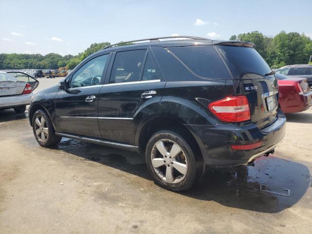 4JGBB8GB7BA716427 - 2011 MERCEDES-BENZ ML 350 4MATIC BLACK photo 2