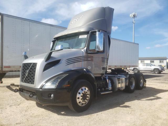 4V4WC9EH7KN197957 - 2019 VOLVO VNR GRAY photo 2