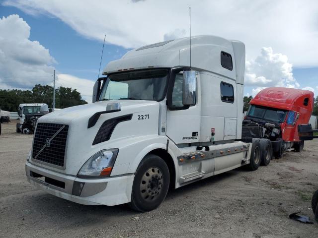 4V4NC9EJ9HN986232 - 2017 VOLVO VN VNL WHITE photo 2